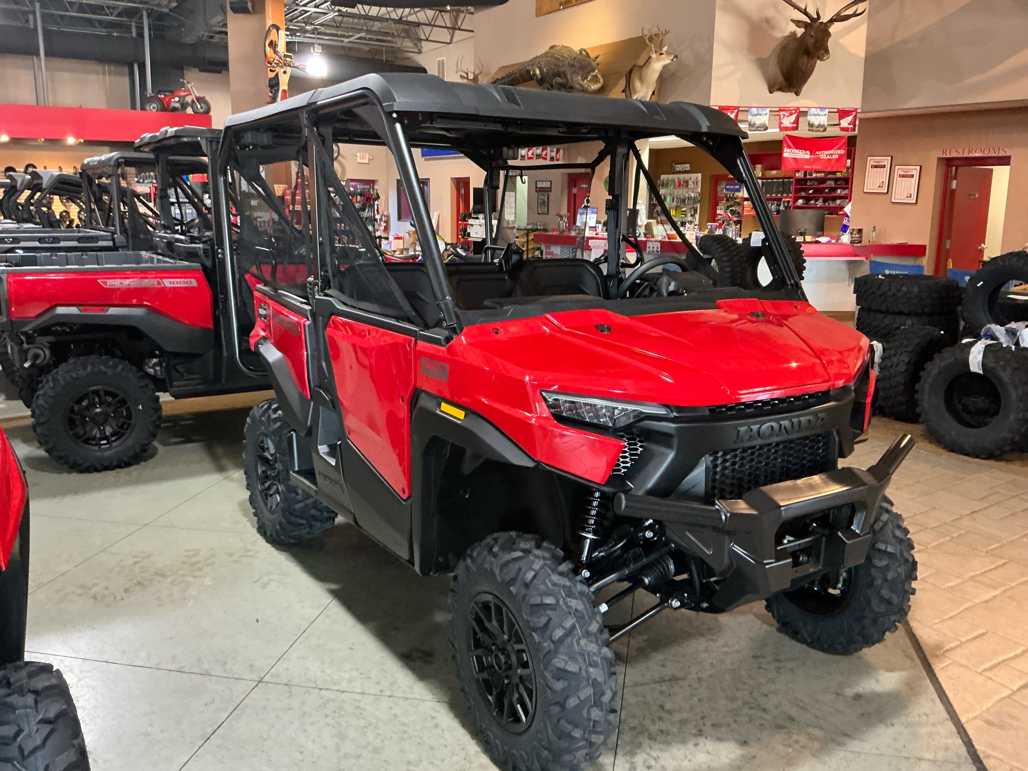 2026 Honda Pioneer 1000-5 Deluxe 1