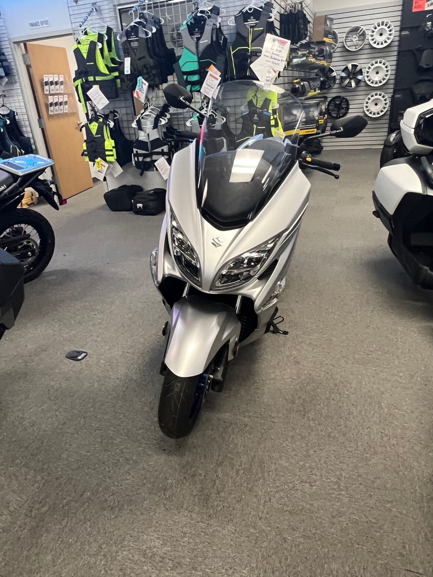 2024 Suzuki Burgman 400 in Columbia, South Carolina - Photo 5