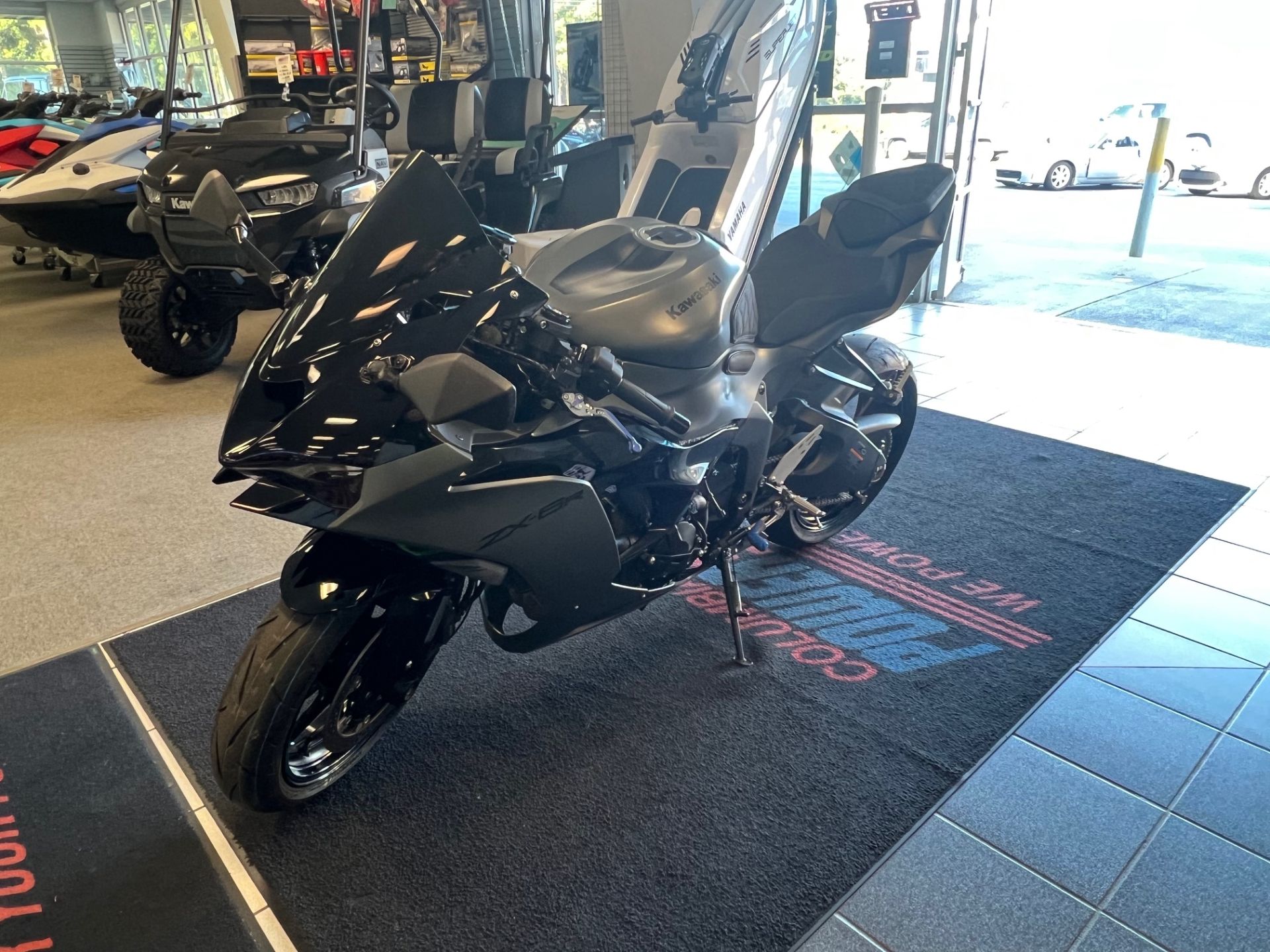2025 Kawasaki Ninja ZX-6R in Columbia, South Carolina - Photo 2