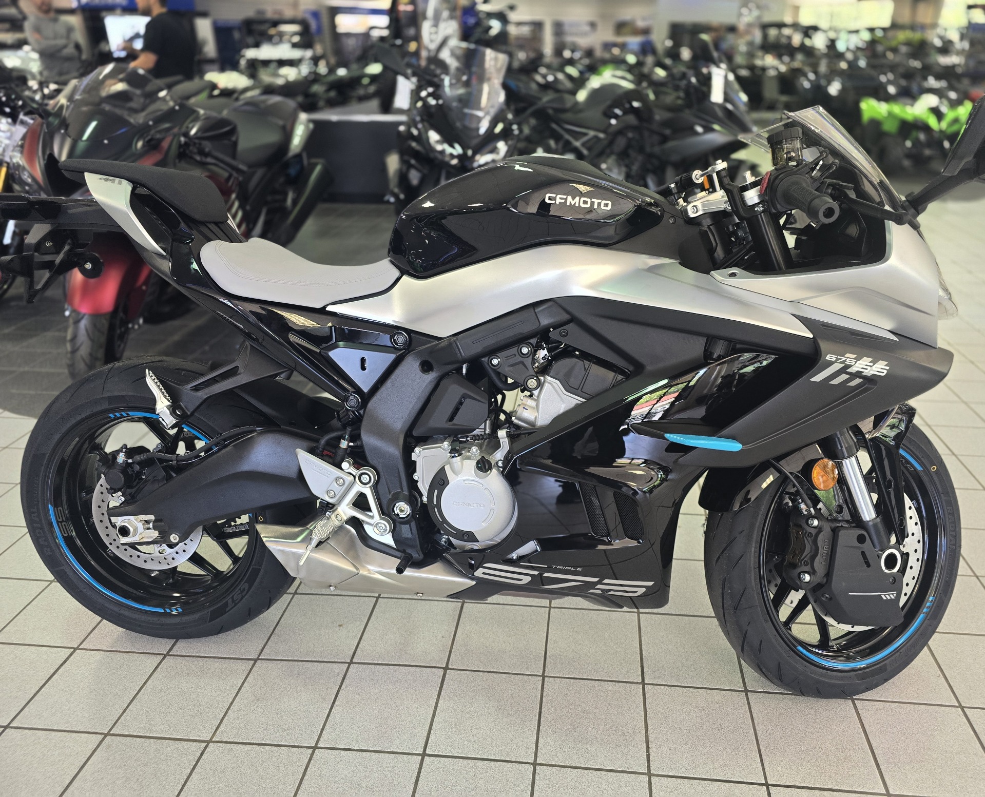 New 2025 CFMOTO 675SS | Motorcycles in Asheville NC | Nebula Black