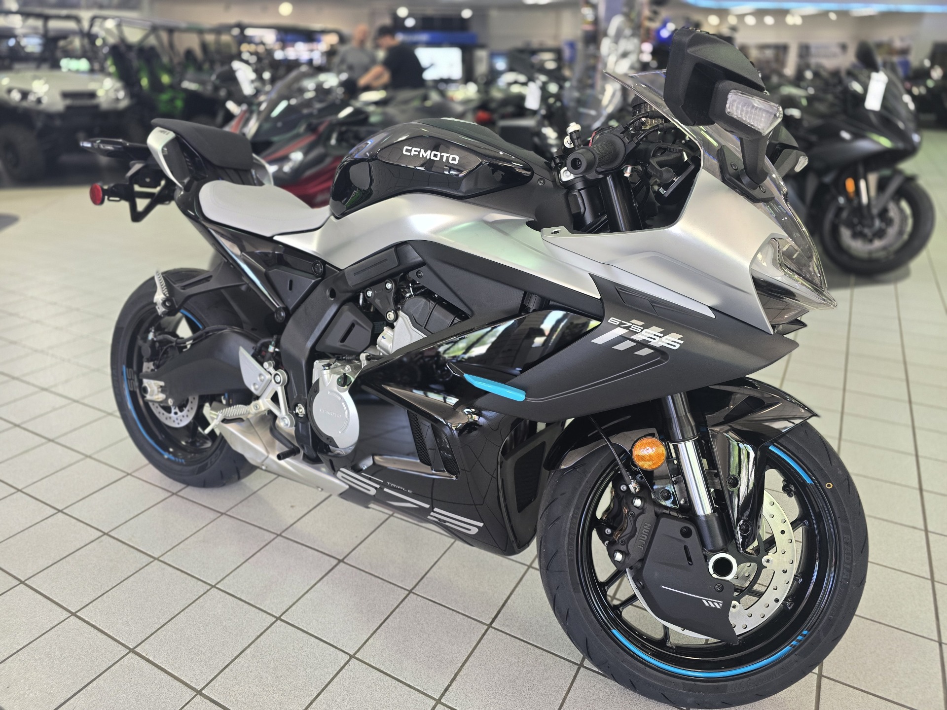 New 2025 CFMOTO 675SS | Motorcycles in Asheville NC | Nebula Black