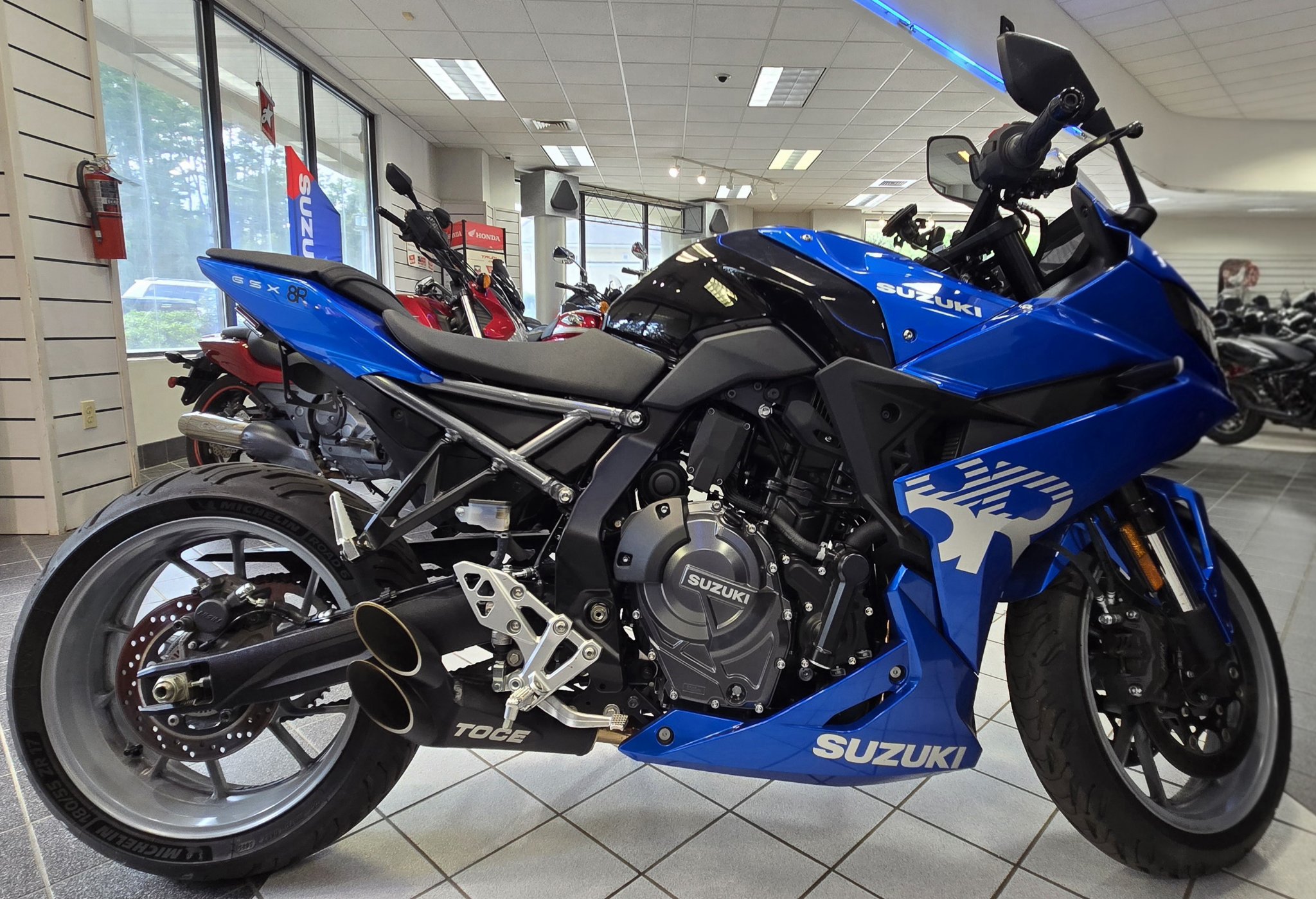 2025 Suzuki GSX-8R 1