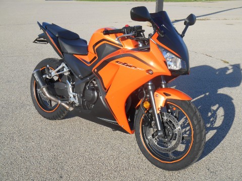 2016 Honda CBR300R — photo 1 of 4