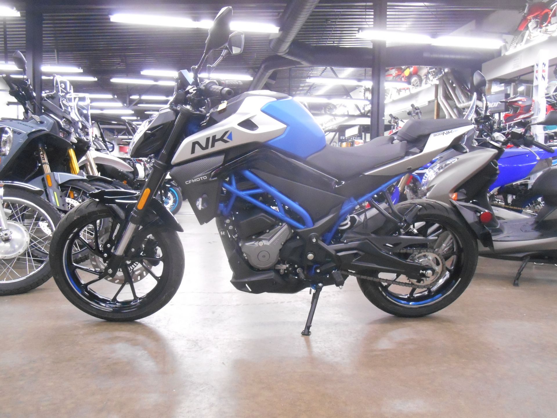 2022 CFMOTO 300NK in Dubuque, Iowa - Photo 2