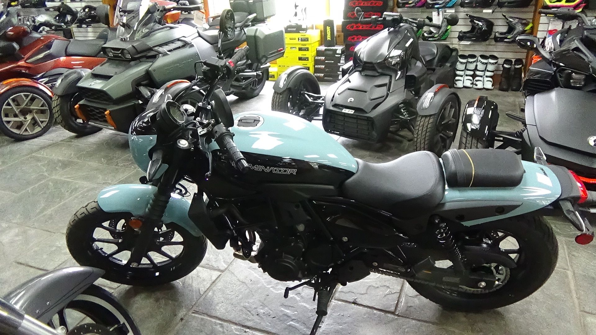 2025 Kawasaki Eliminator® SE ABS 3