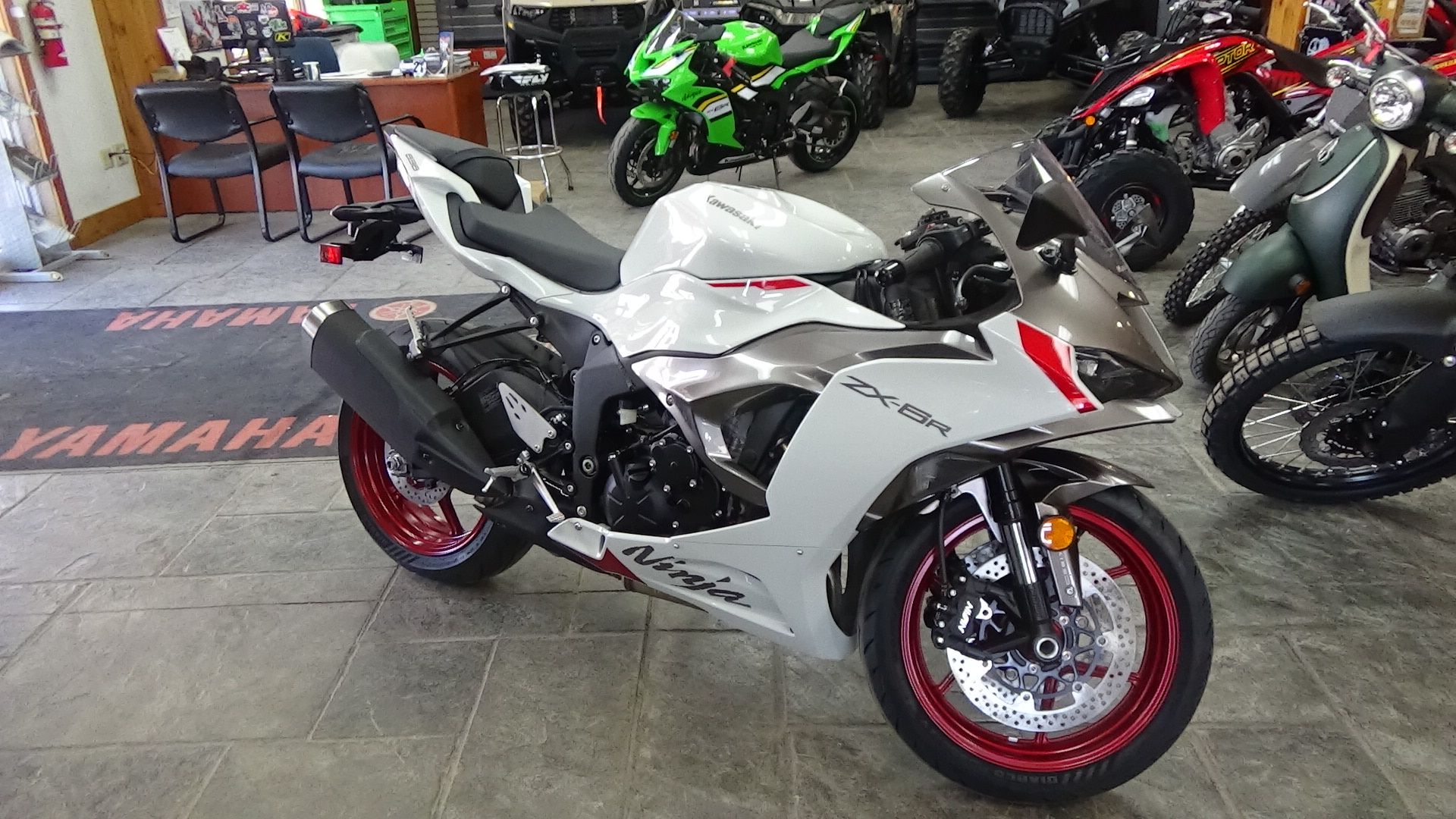 2025 Kawasaki Ninja® ZX-6R ABS 1