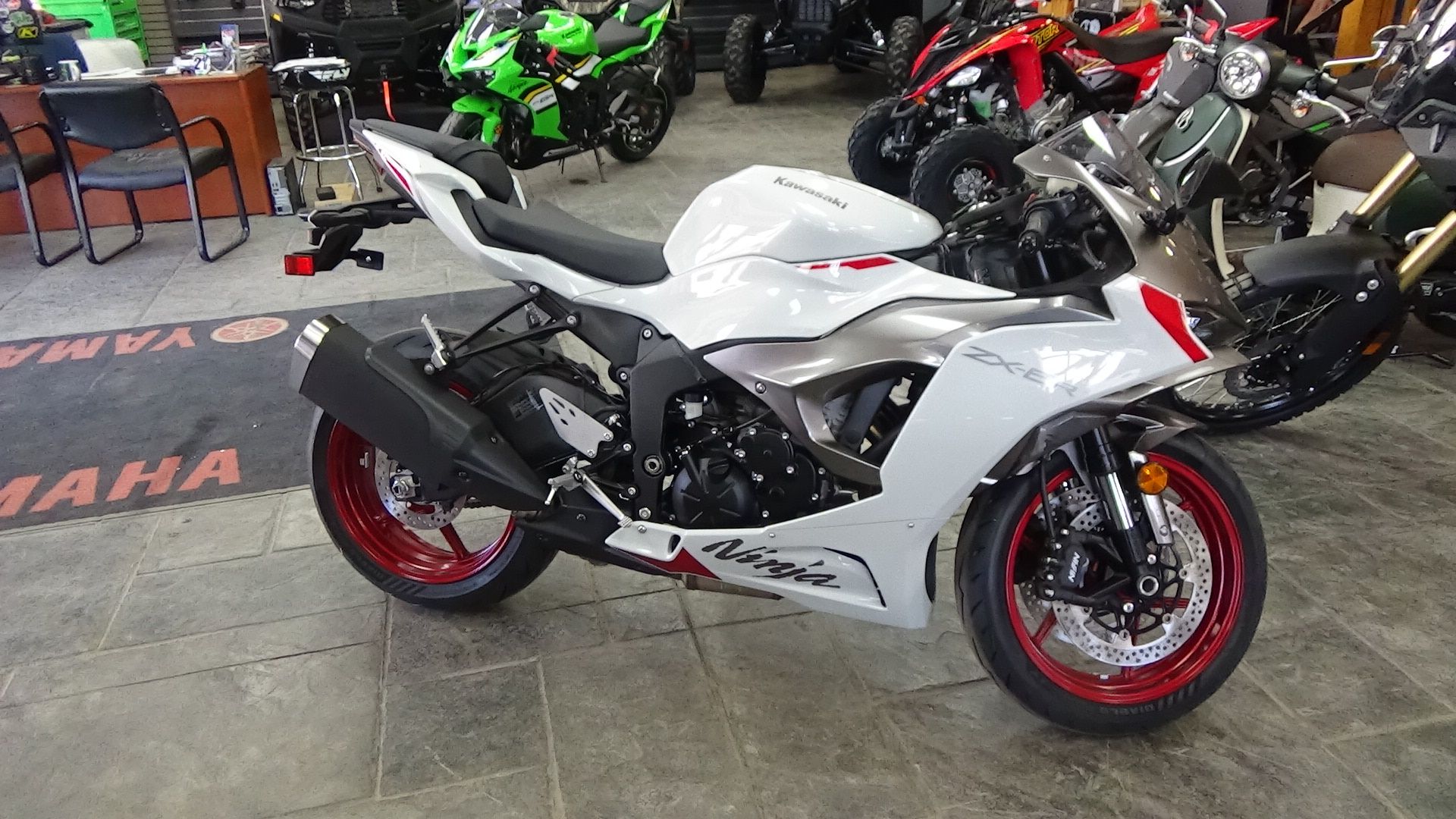 2025 Kawasaki Ninja® ZX-6R ABS 2