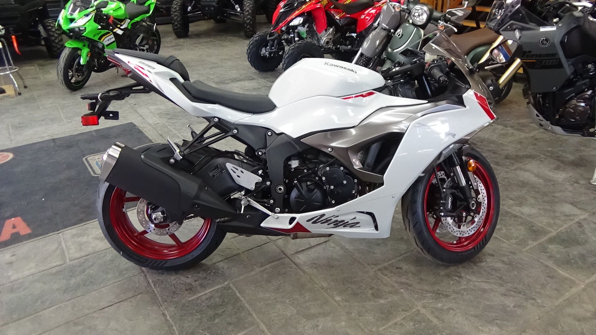 2025 Kawasaki Ninja® ZX-6R ABS 3