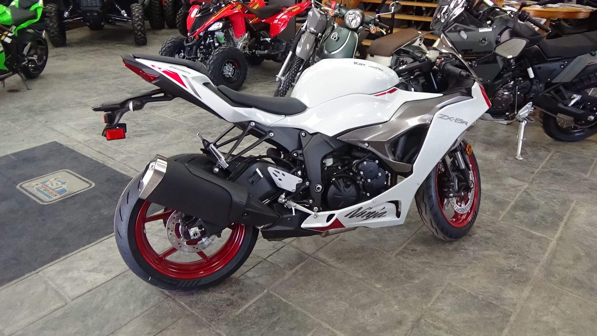 2025 Kawasaki Ninja® ZX-6R ABS 4