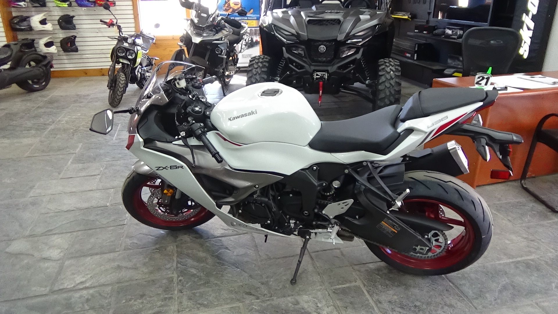 2025 Kawasaki Ninja® ZX-6R ABS 6