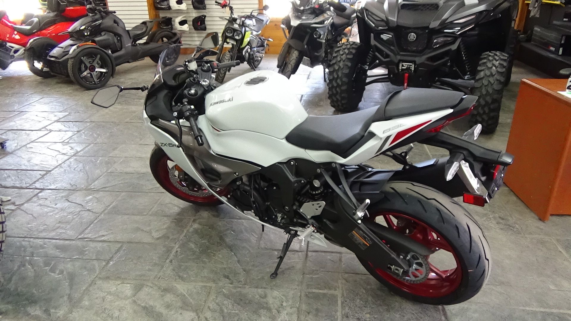 2025 Kawasaki Ninja® ZX-6R ABS 7