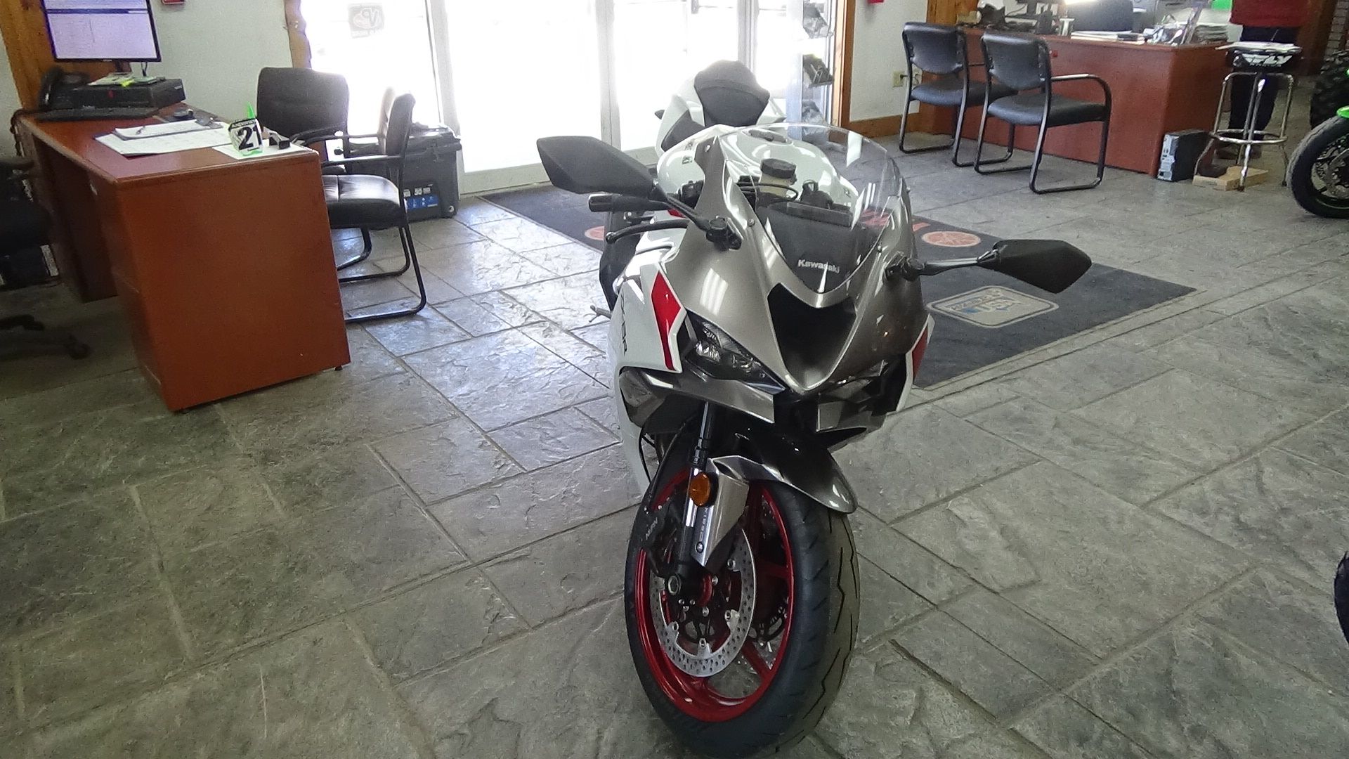 2025 Kawasaki Ninja® ZX-6R ABS 8