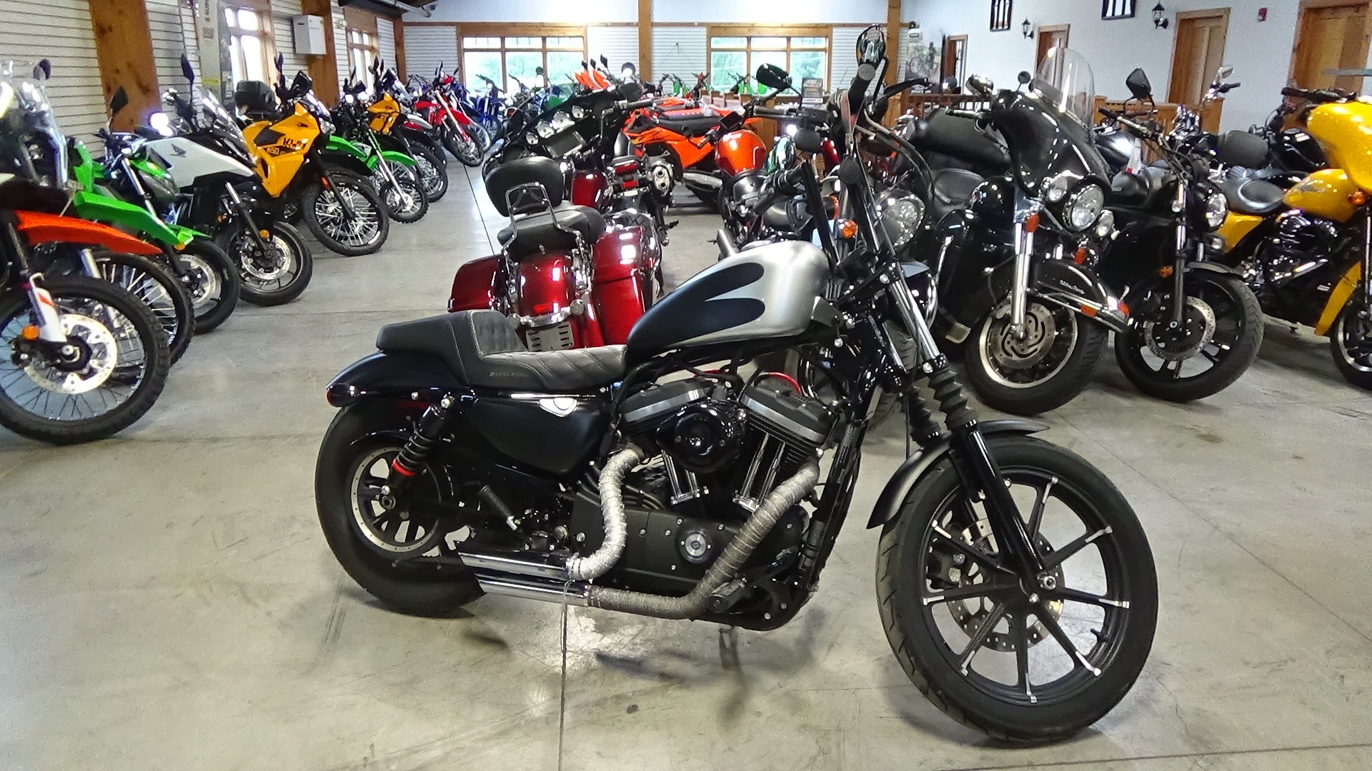 2022 Harley-Davidson Iron 883 1