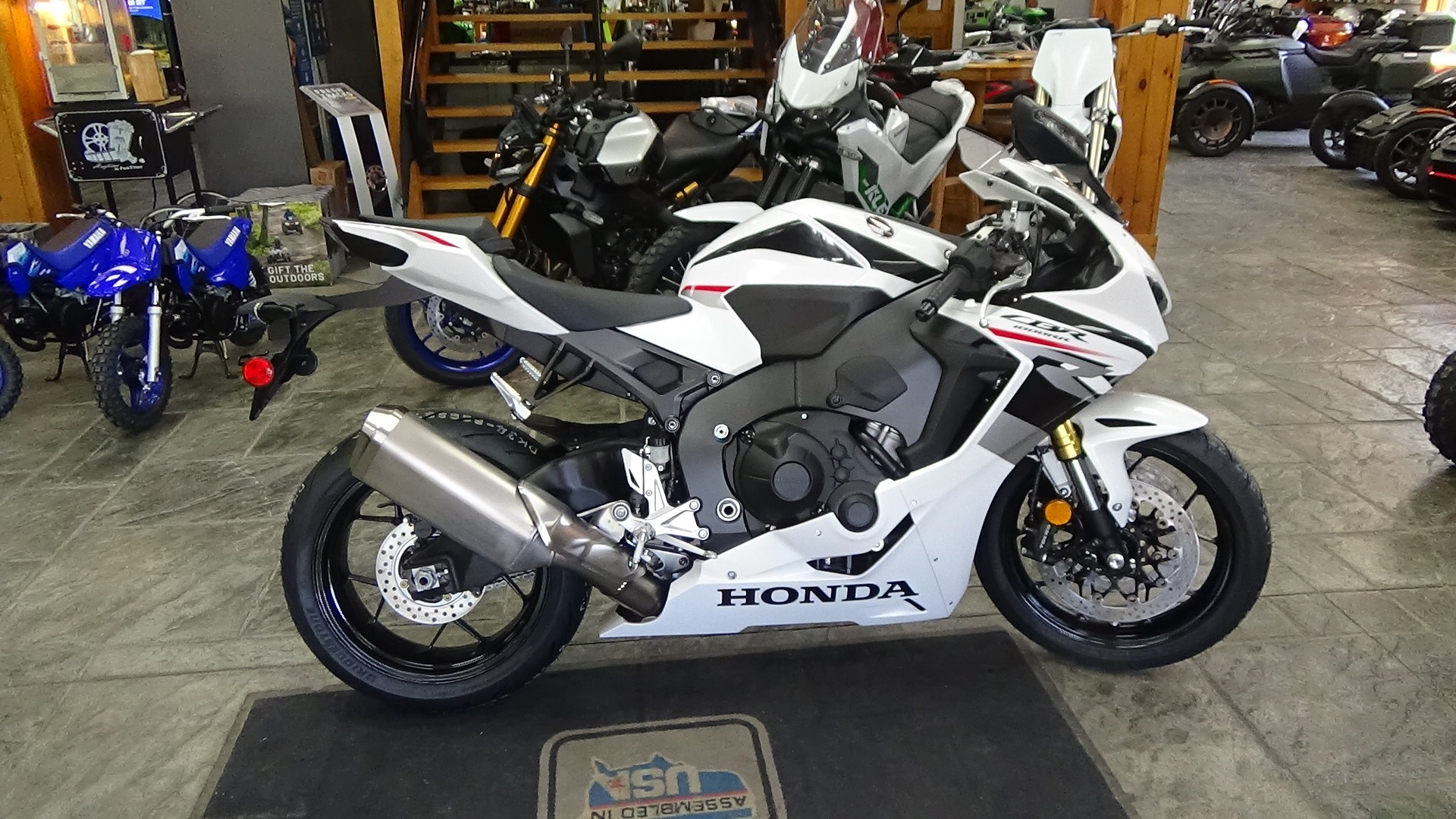 2027 Honda CBR1000RR 3