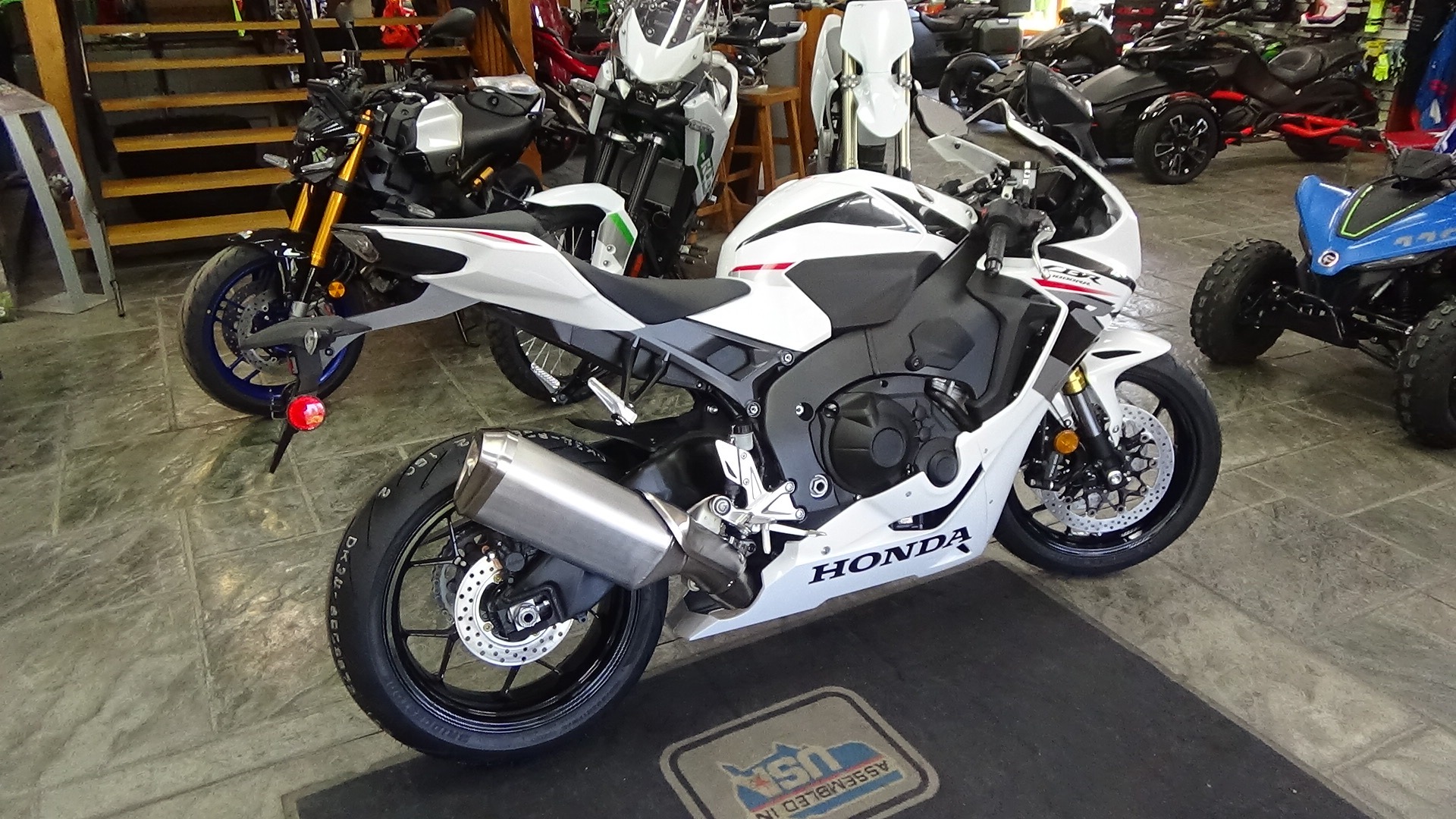 2027 Honda CBR1000RR 4