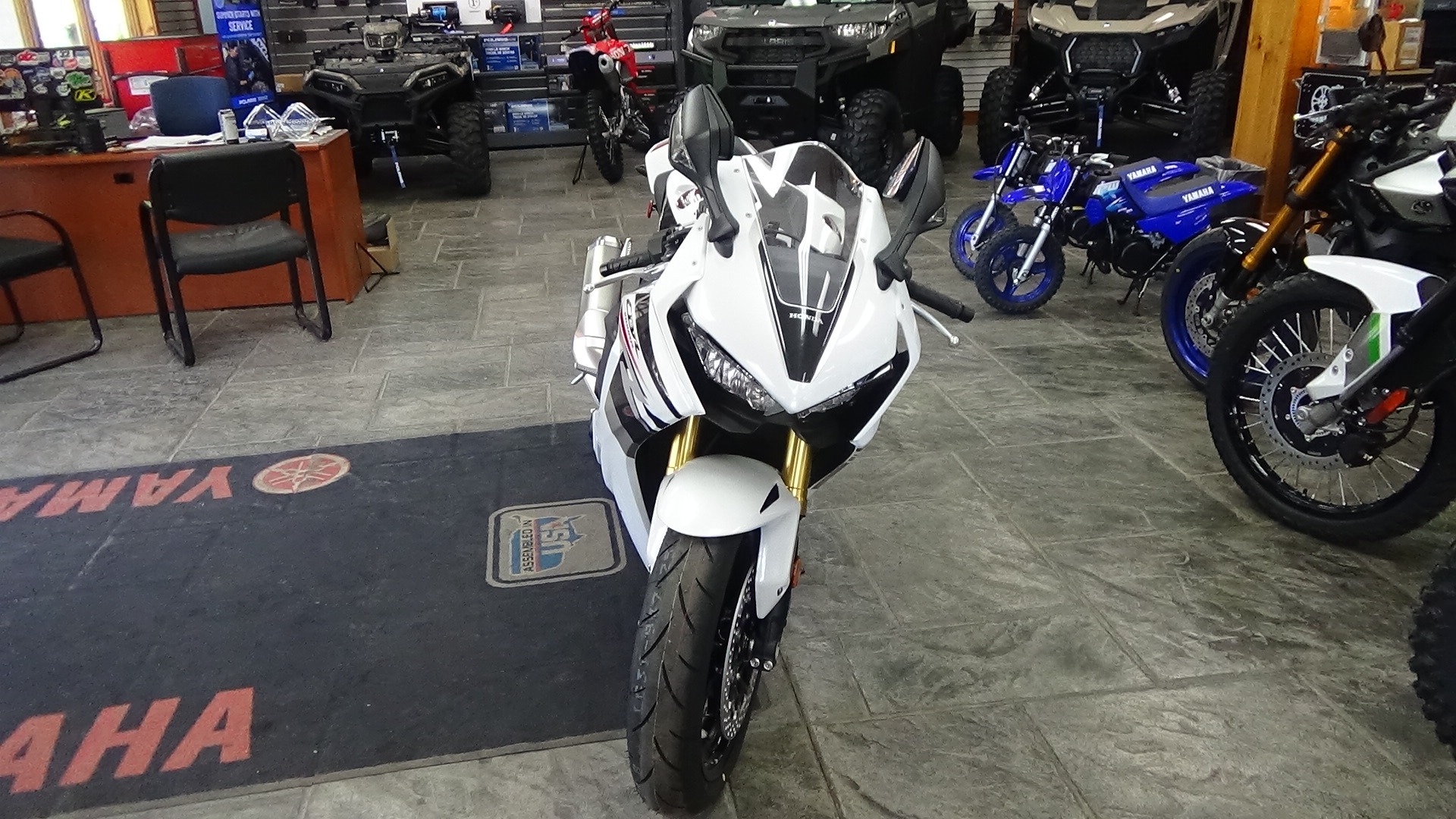 2027 Honda CBR1000RR 7