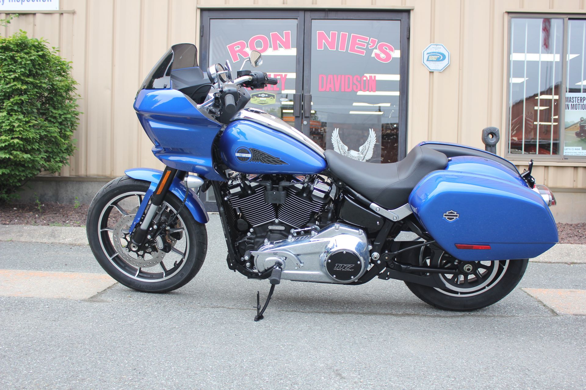 ナイト・ライド・ホーム New 2025 Harley-Davidson Low Rider® ST Blue Burst (Chrome Finish