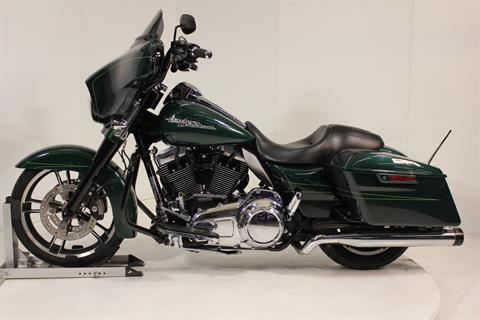 【中古】 Ridin the Hi－Line Wylie＆TheWildWest Hale's Harley-Davidson New Motorcycle Inventory for sale in