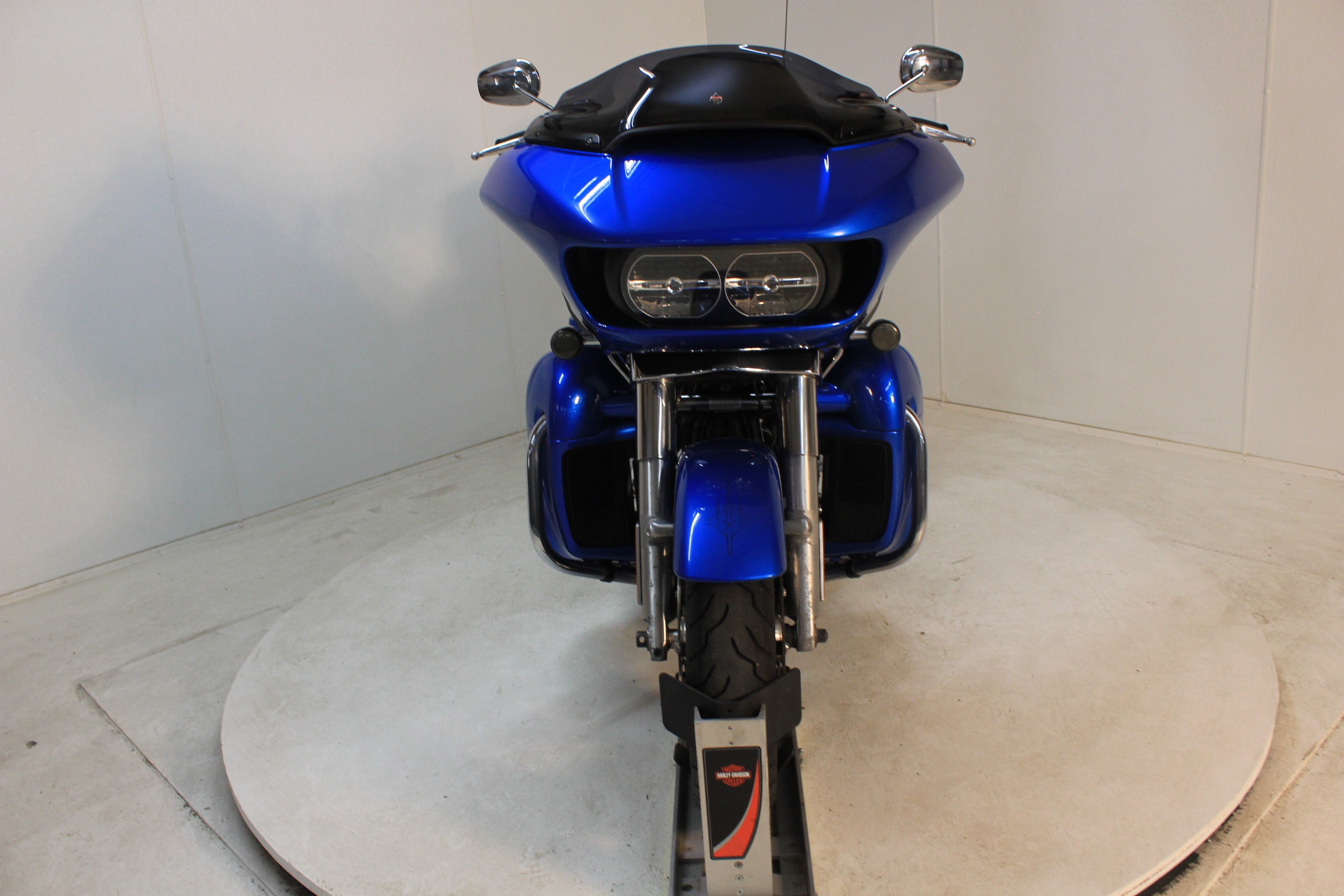 2017 Harley-Davidson Road Glide® Ultra 12