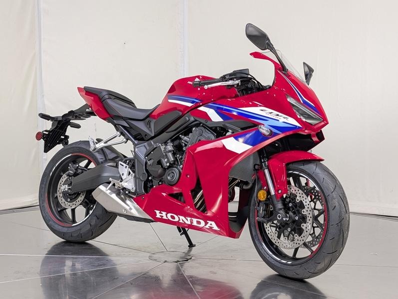 2026 Honda CBR650R E-Clutch 1