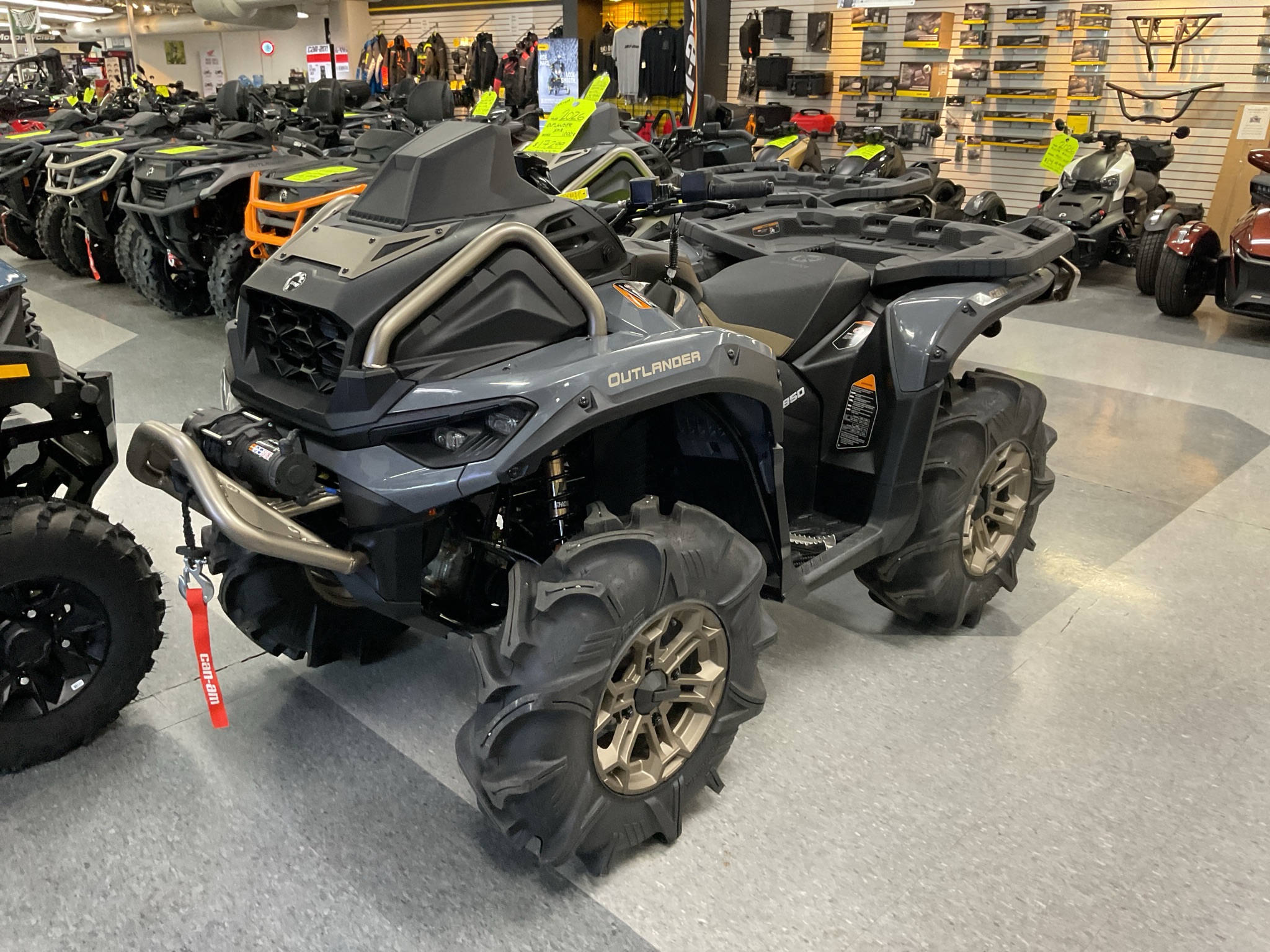 2026 Can-Am™ Outlander X MR 850 3