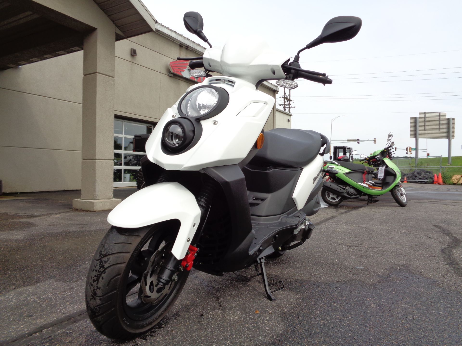 2022 Genuine Scooters Hooligan 170i in North Mankato, Minnesota - Photo 4