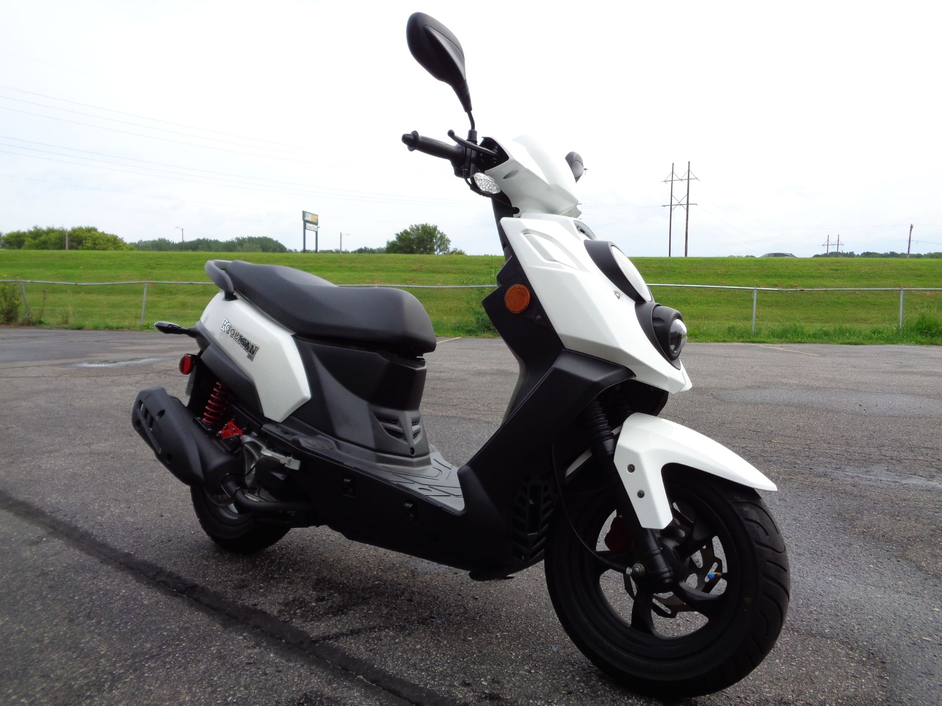 2022 Genuine Scooters Hooligan 170i in North Mankato, Minnesota - Photo 13