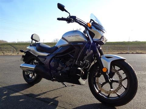2015 Honda CTX®700N in North Mankato, Minnesota - Photo 13