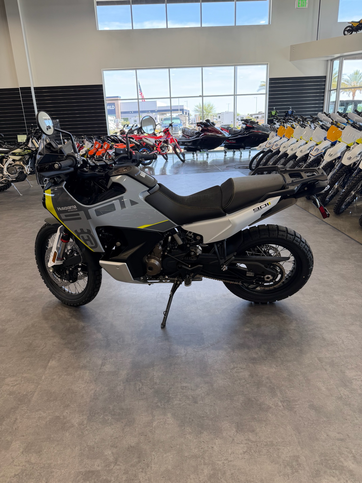 2025 Husqvarna Norden 901 3