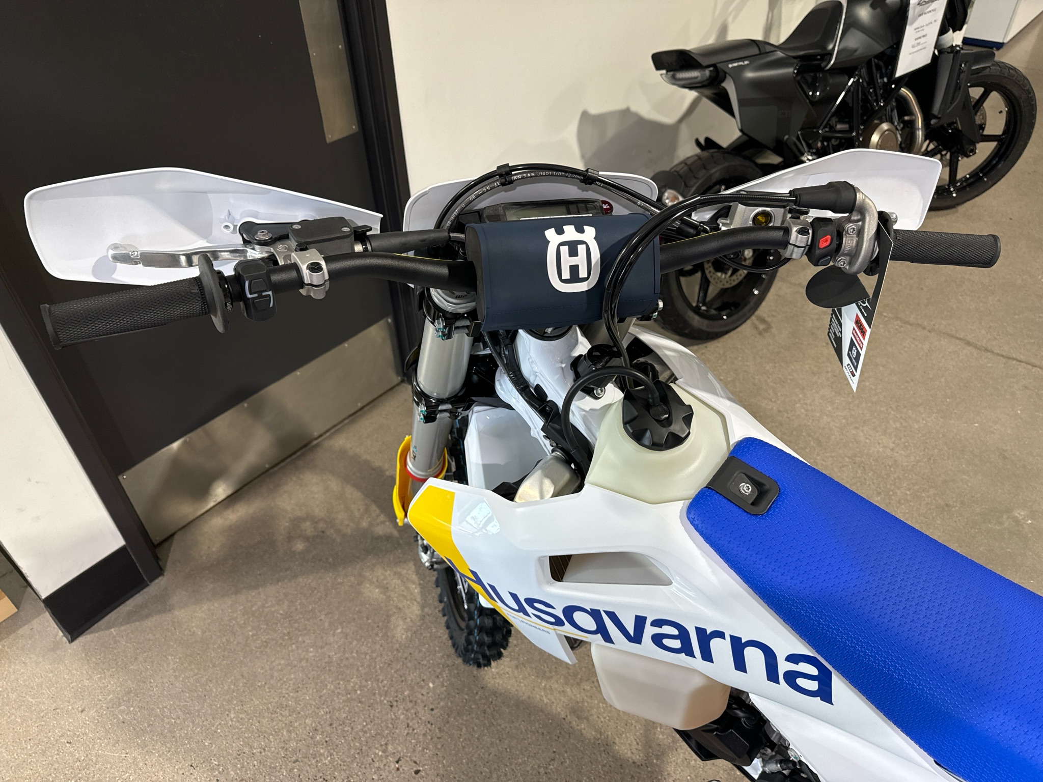 2027 Husqvarna TE 150 6