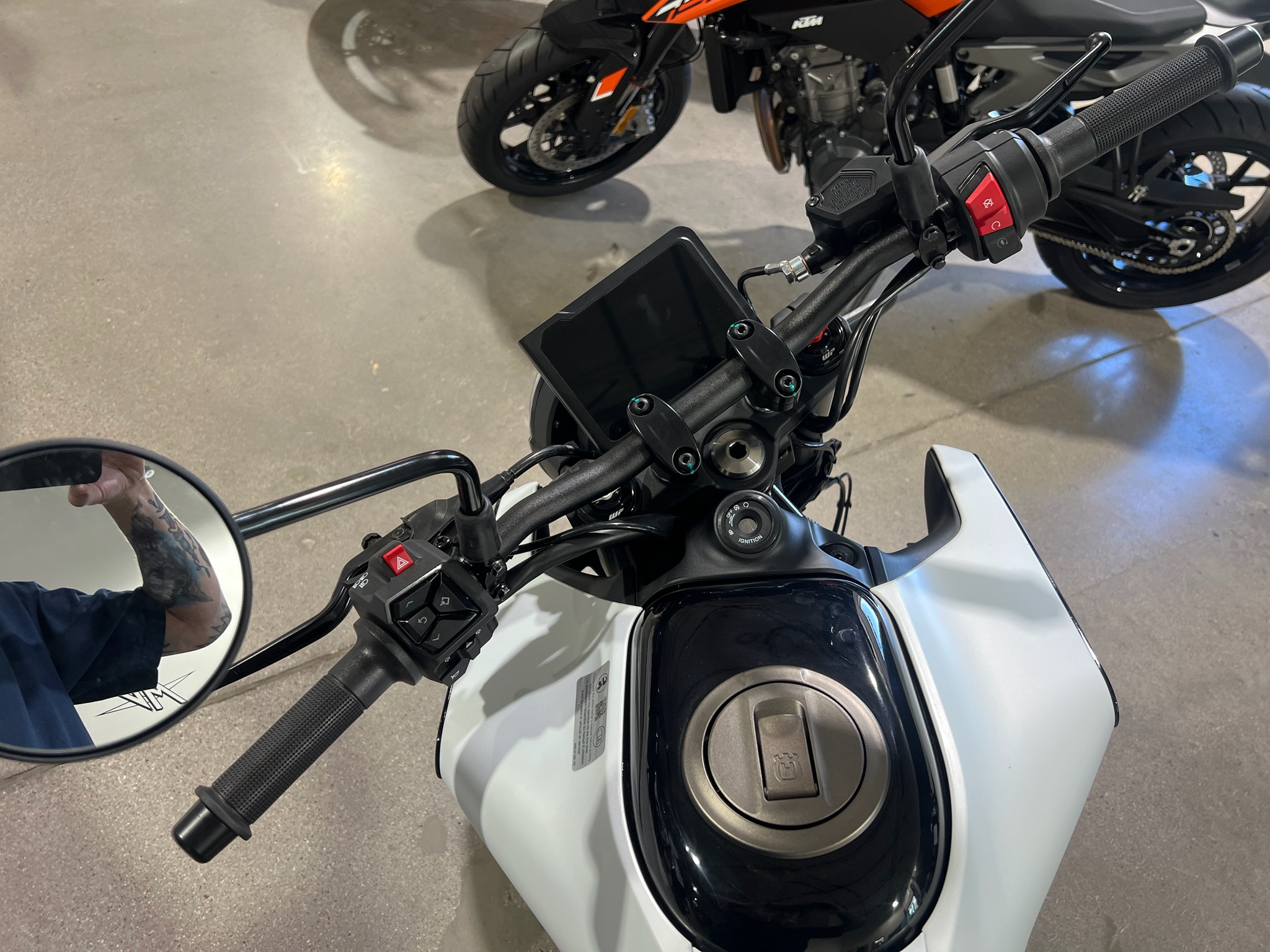 2024 Husqvarna Vitpilen 401 6