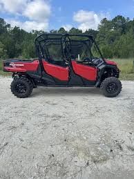 2025 Honda Pioneer 1000-6 Deluxe Crew — photo 1 of 18