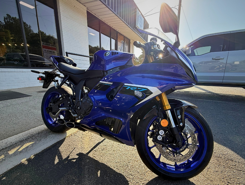 2025 Yamaha YZF-R7 3