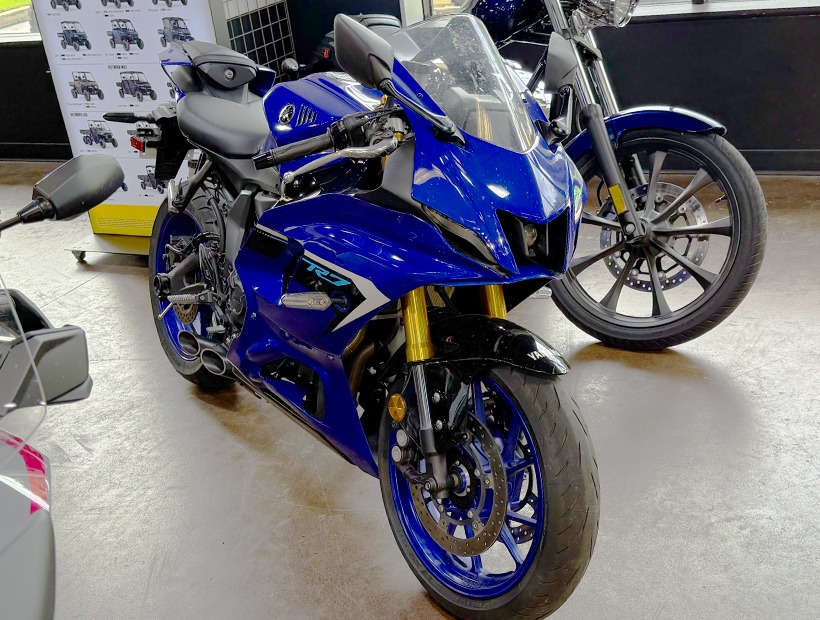 2025 Yamaha YZF-R7 1