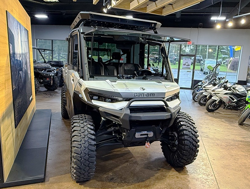 2026 Can-Am™ Defender MAX Limited HD11 8