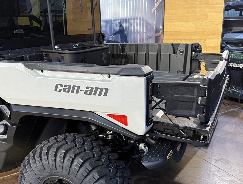 2026 Can-Am™ Defender MAX Limited HD11 9