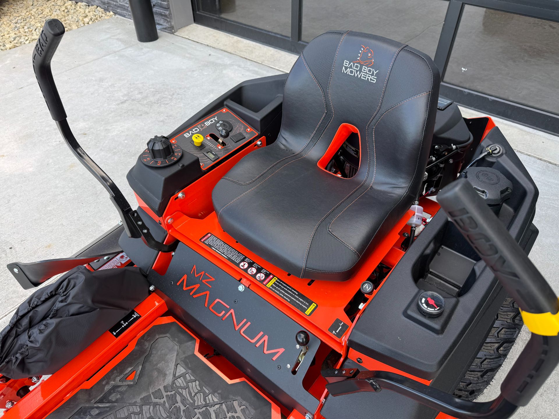 季語マシーン New 2026 Bad Boy Mowers MZ Magnum 54 in. Kawasaki FR651V 21.5 hp