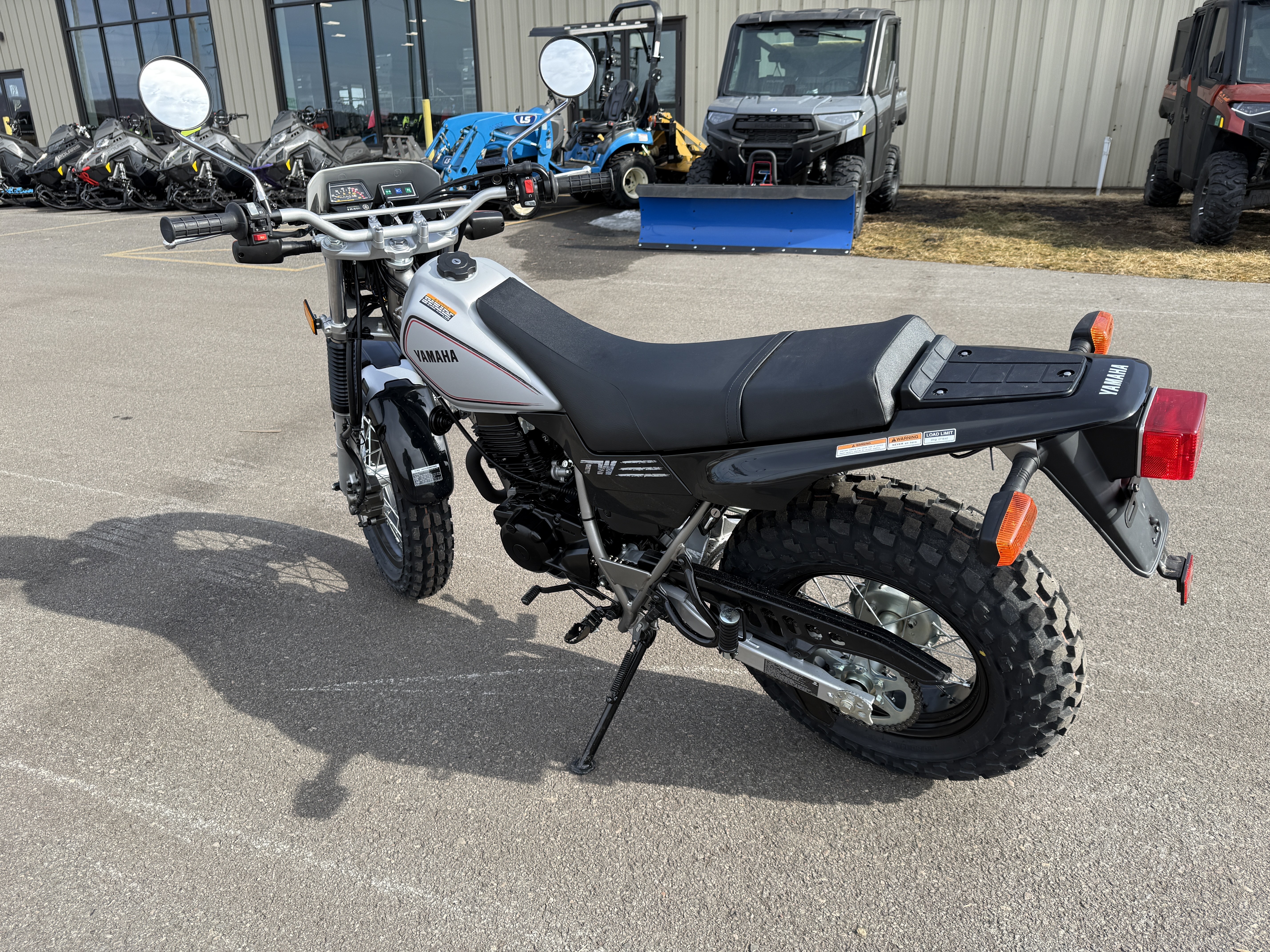 The YAMAHA TW200 2JL ライトカウル (C-24-1217-5)ヤマハ Original 