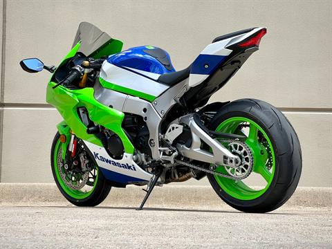 本A-25 11 ② 2025 Kawasaki Ninja ZX-10R Metallic Flat Spark Black / Ebony