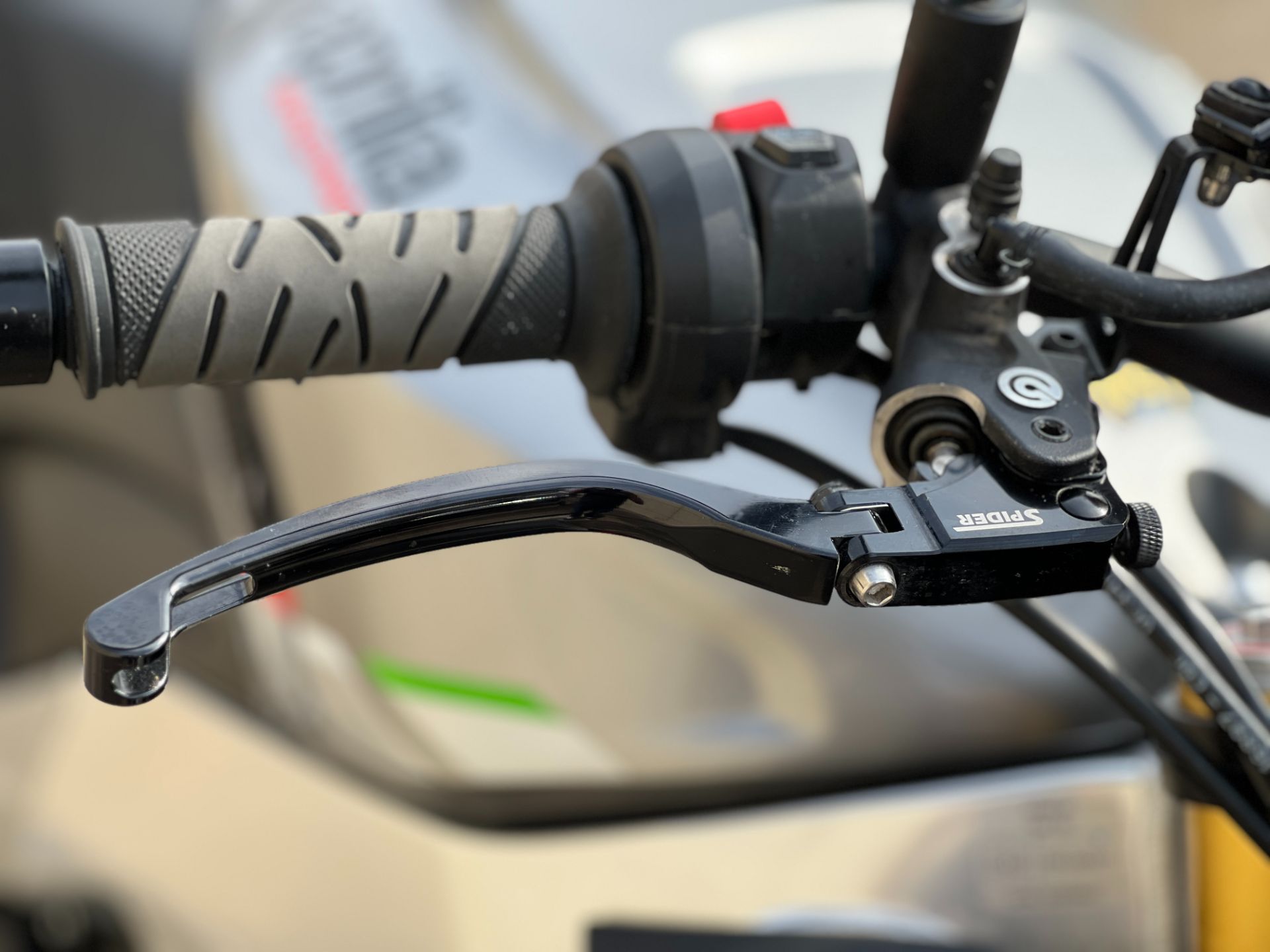 Aprilia Tuono 1000R Factory: contundente - : blog de motos Aprilia Tuono 1000R Factory: contundente - : blog de motos