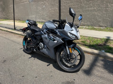 2023 Cfmoto 300SS