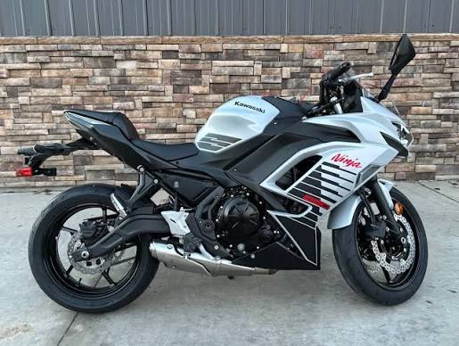 2026 Kawasaki Ninja® 650 ABS 4