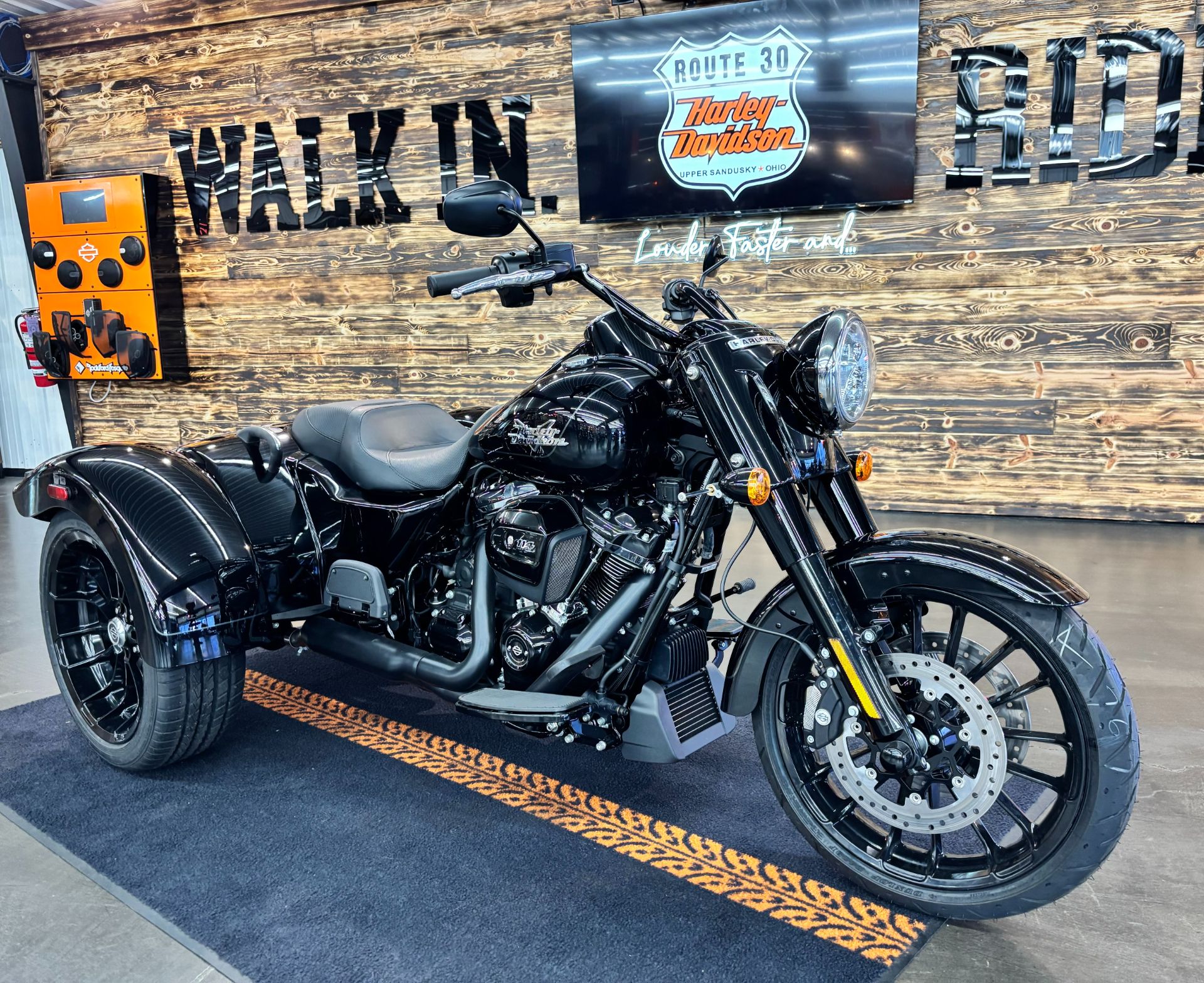 New 2024 Harley-Davidson Freewheeler® Vivid Black | Motorcycles in