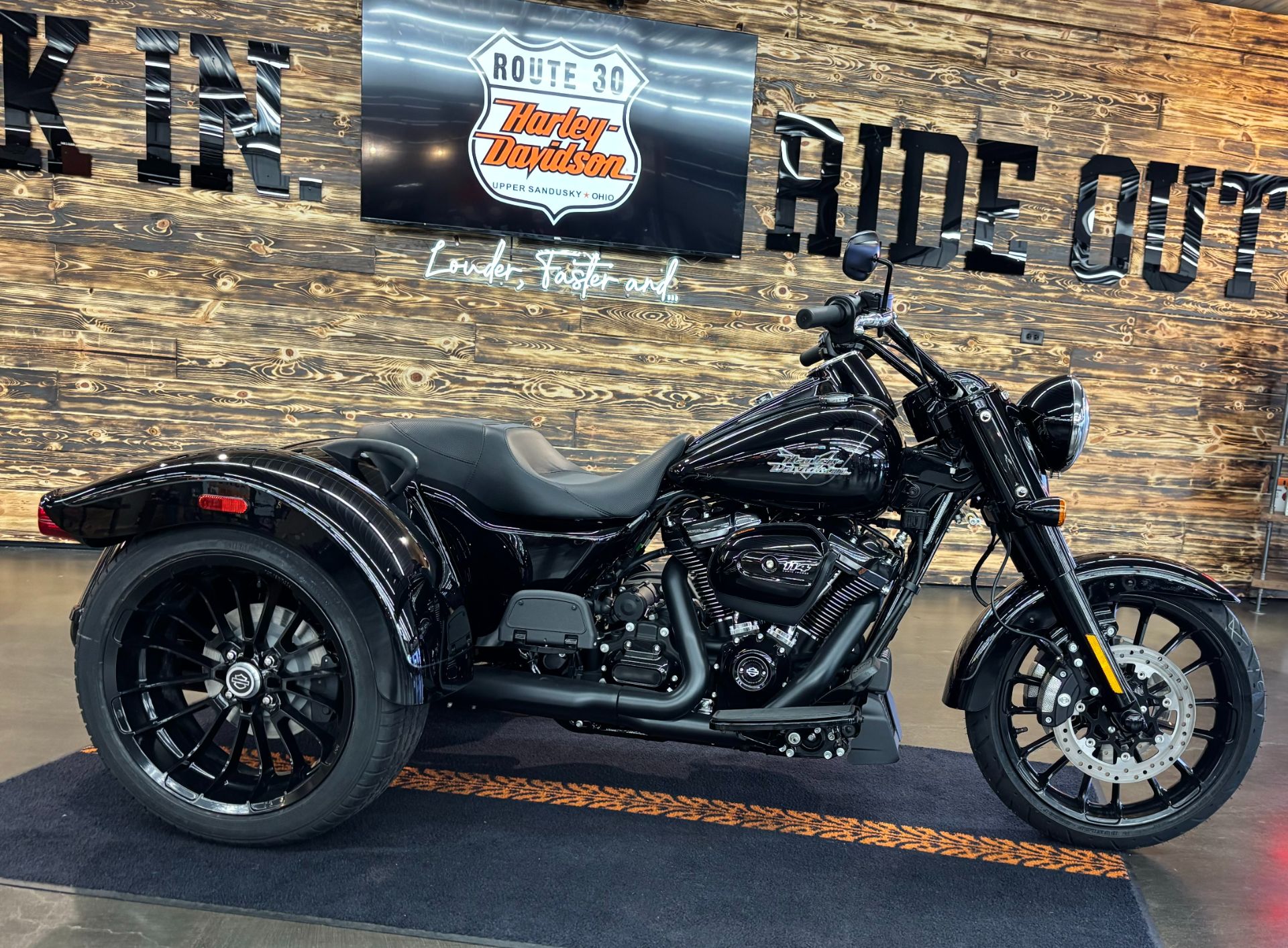 New 2024 Harley-Davidson Freewheeler® Vivid Black | Motorcycles in
