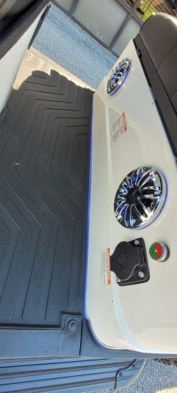 2024 Venom EV 6 Seater Strike Lifted in Sykesville, Maryland - Photo 15