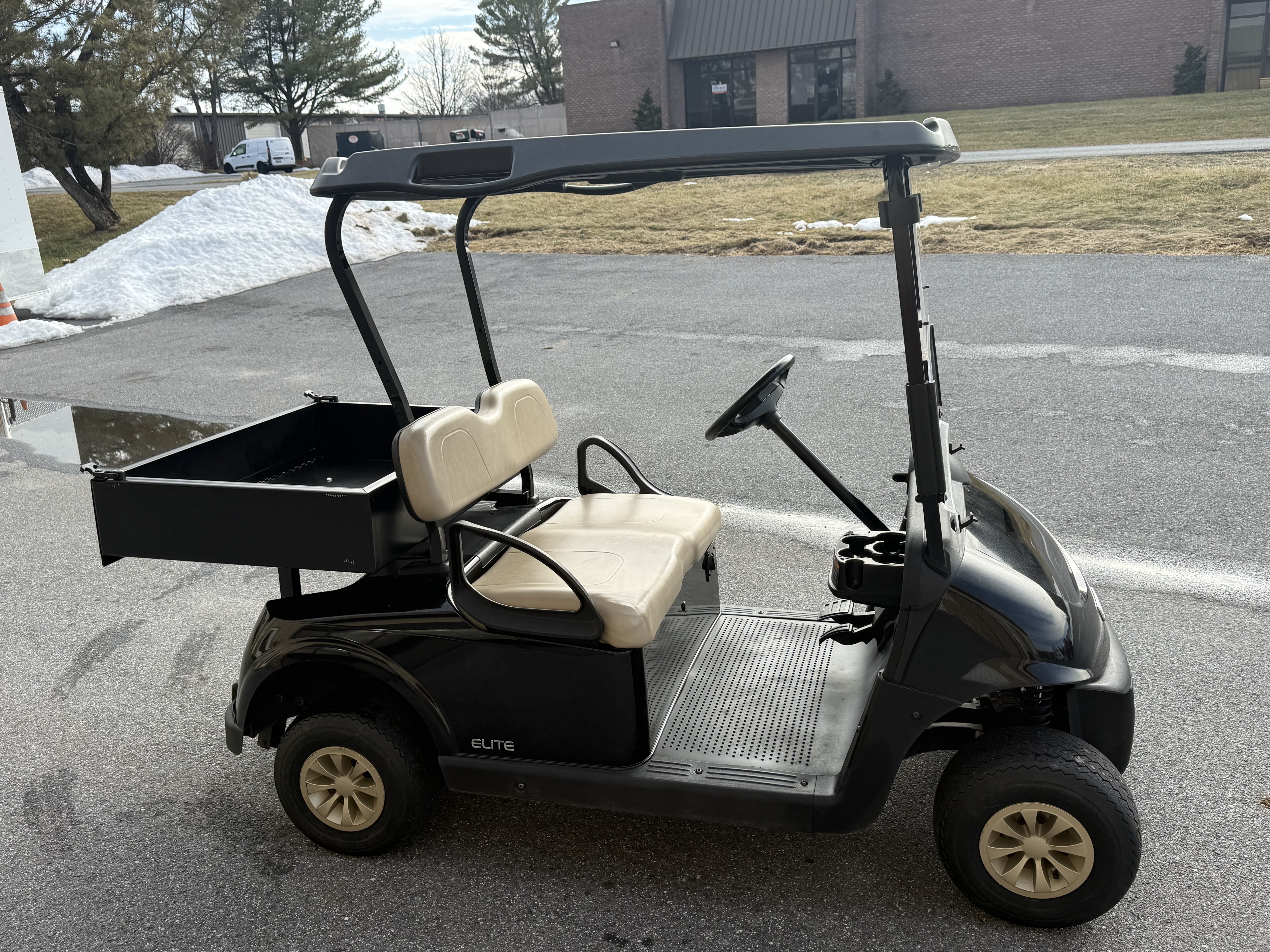 2023 E-Z-GO Freedom RXV ELiTE 2.2 Single Pack with Light World Charger in Sykesville, Maryland - Photo 3