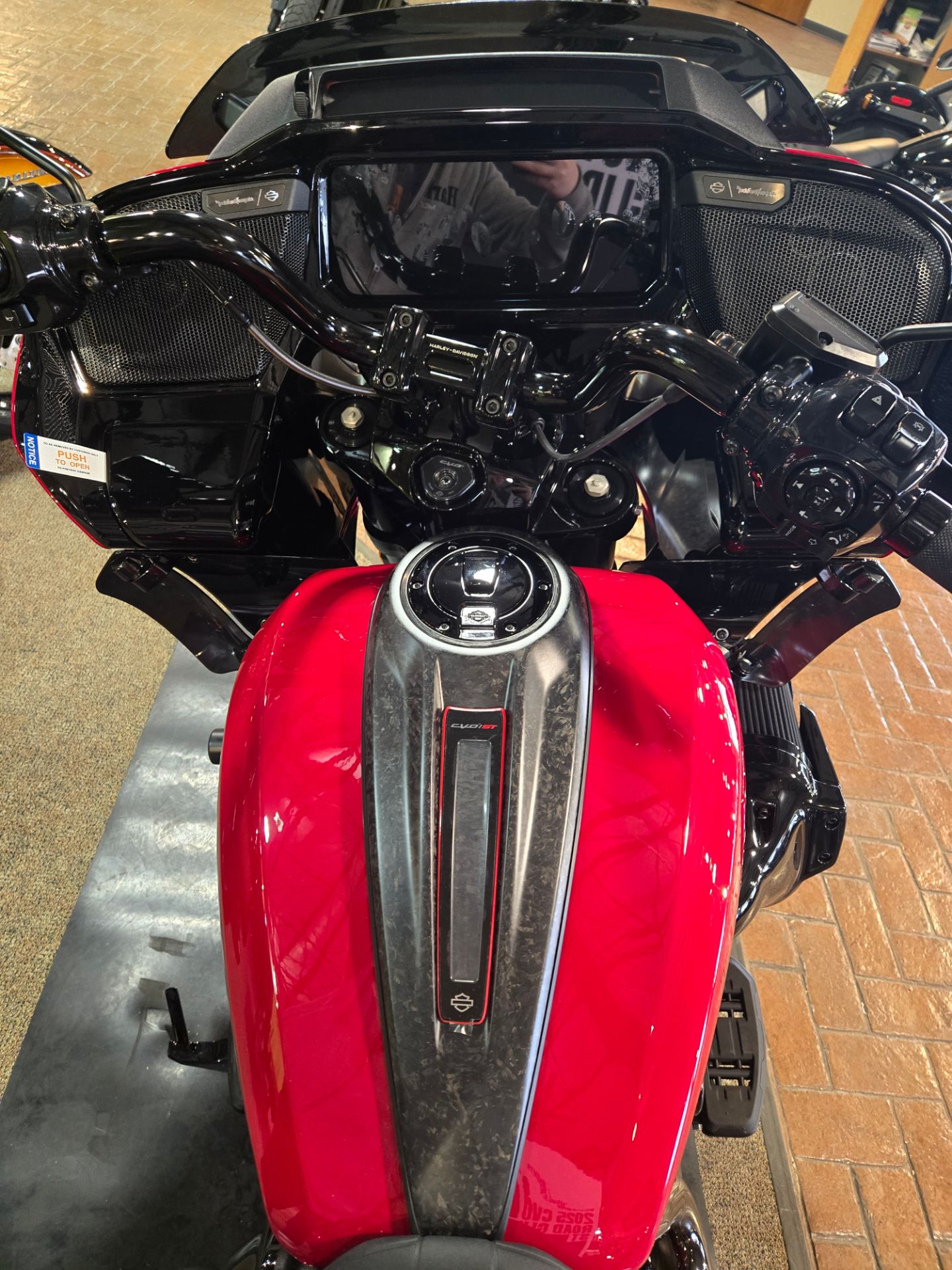 2025 Harley-Davidson CVO™ Road Glide® ST in Rock Falls, Illinois - Photo 3