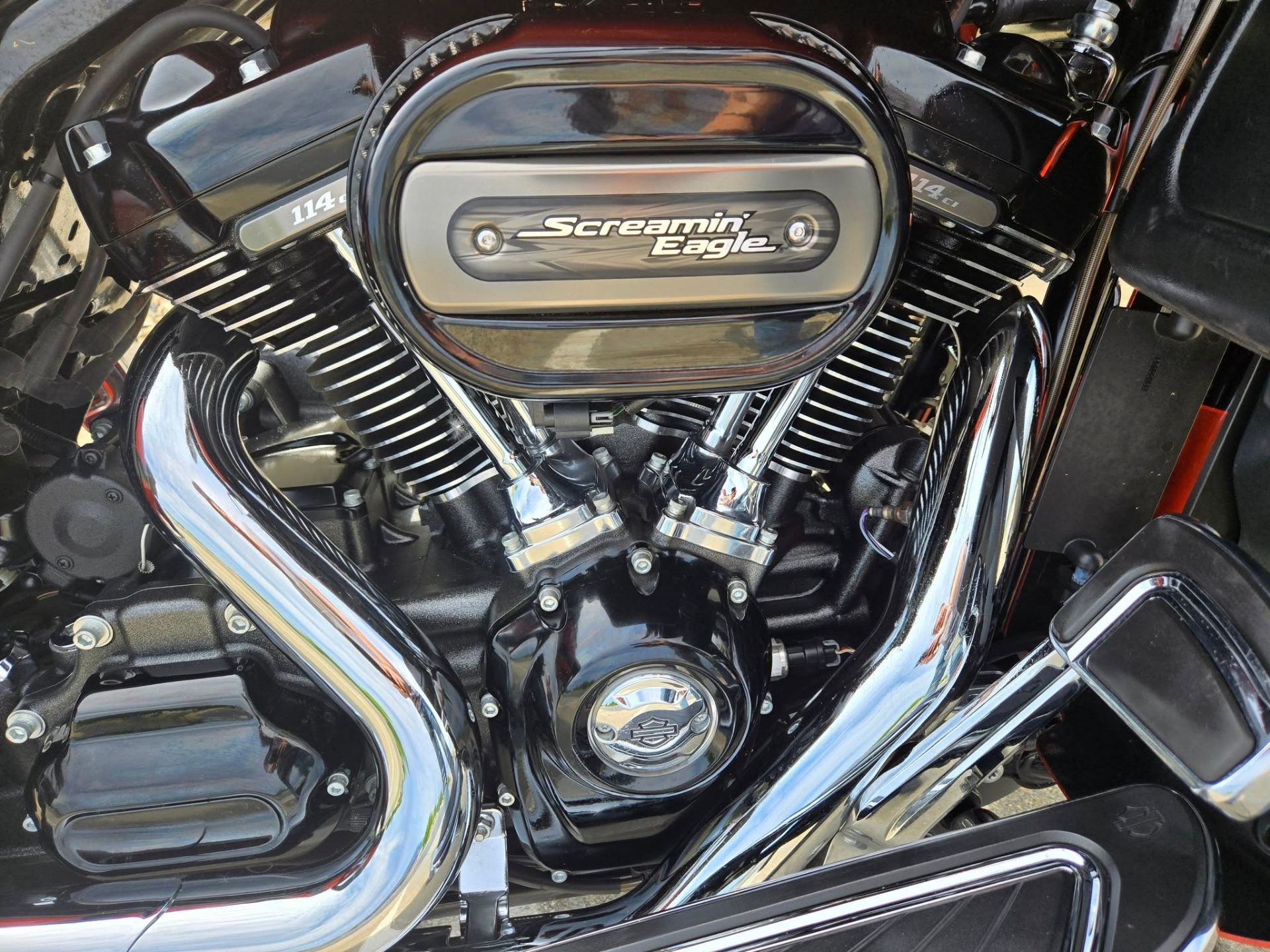 2017 Harley-Davidson CVO™ Street Glide® in Rock Falls, Illinois - Photo 6