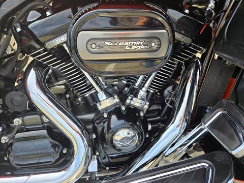 2017 Harley-Davidson CVO™ Street Glide® in Rock Falls, Illinois - Photo 6