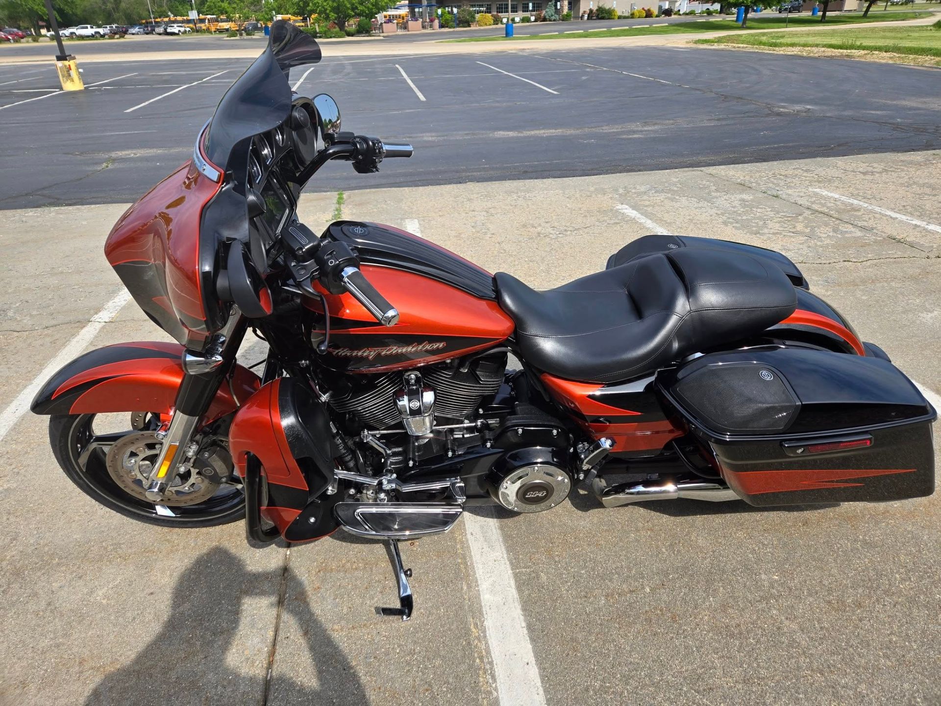 2017 Harley-Davidson CVO™ Street Glide® in Rock Falls, Illinois - Photo 4
